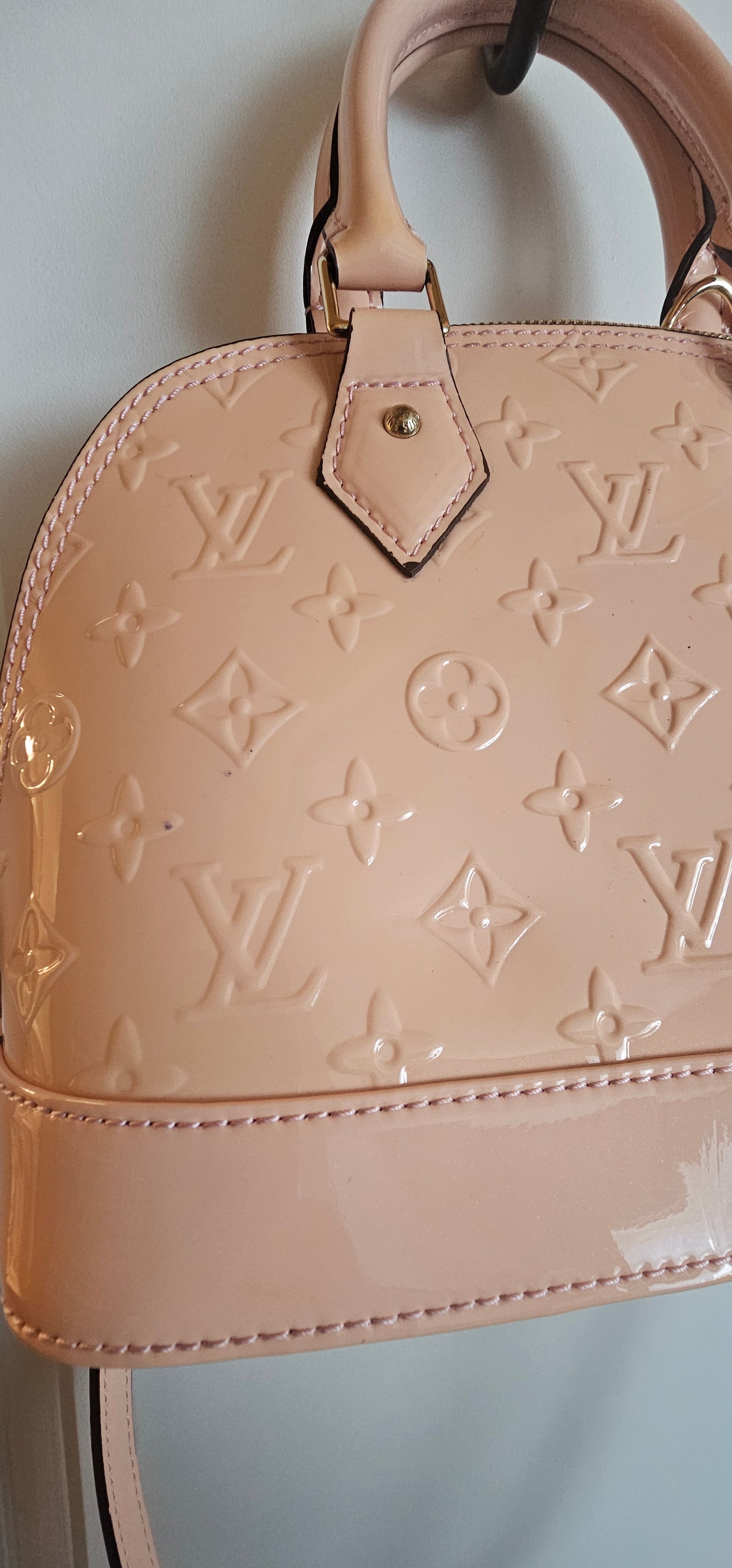 LOUIS VUITTON Alma BB Monogram Vernis Leather Handbag Light Pink ballerina