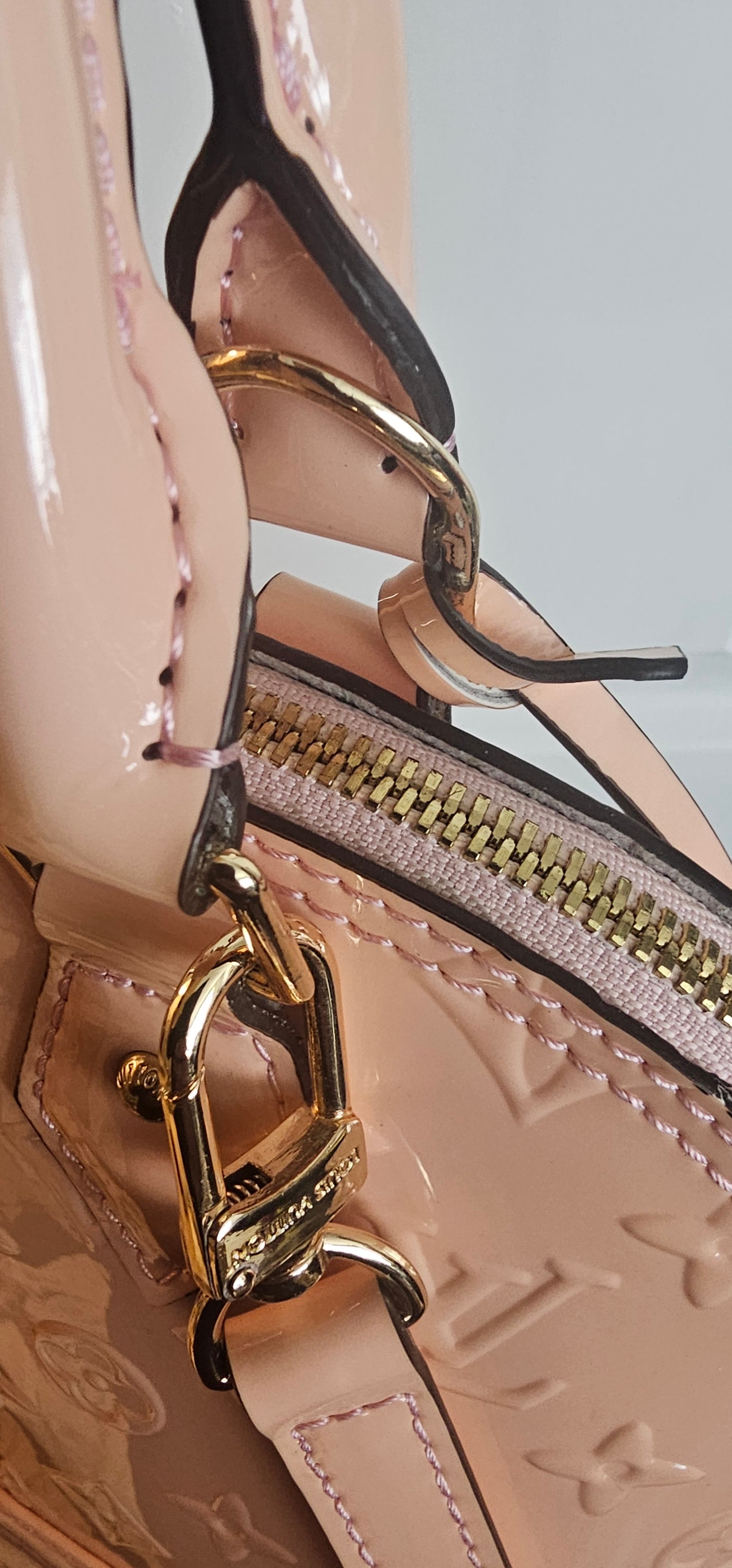 LOUIS VUITTON Alma BB Monogram Vernis Leather Handbag Light Pink ballerina