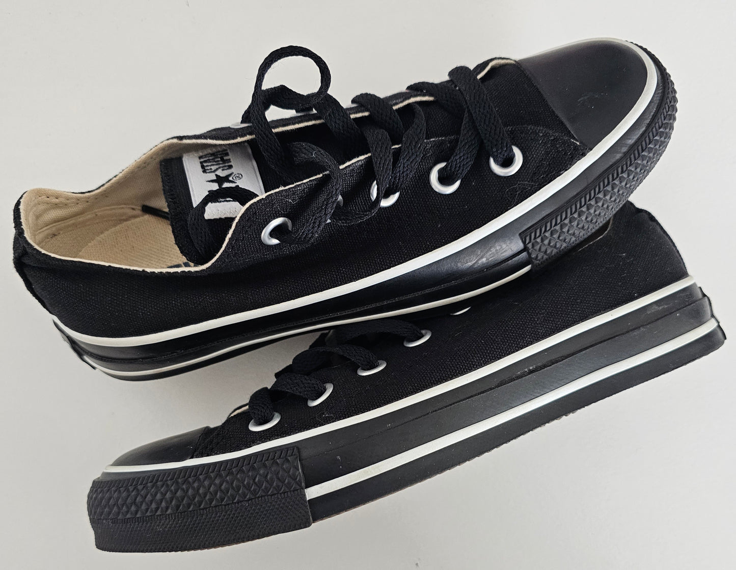 Converse all star blacked out unisex sneakers