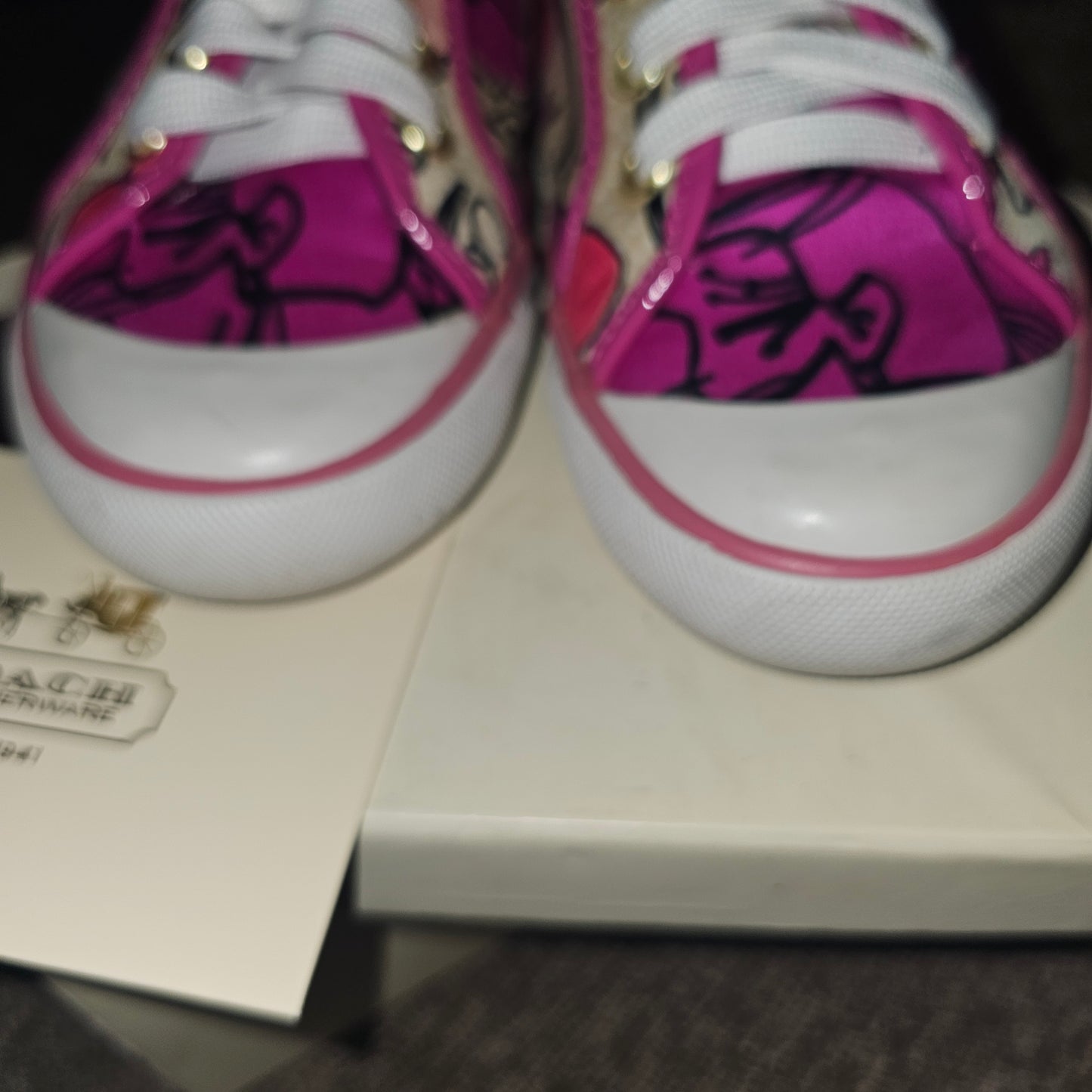 COACH~Barret Poppy Love Design Fuchsia Pink Patent Leather sneakers