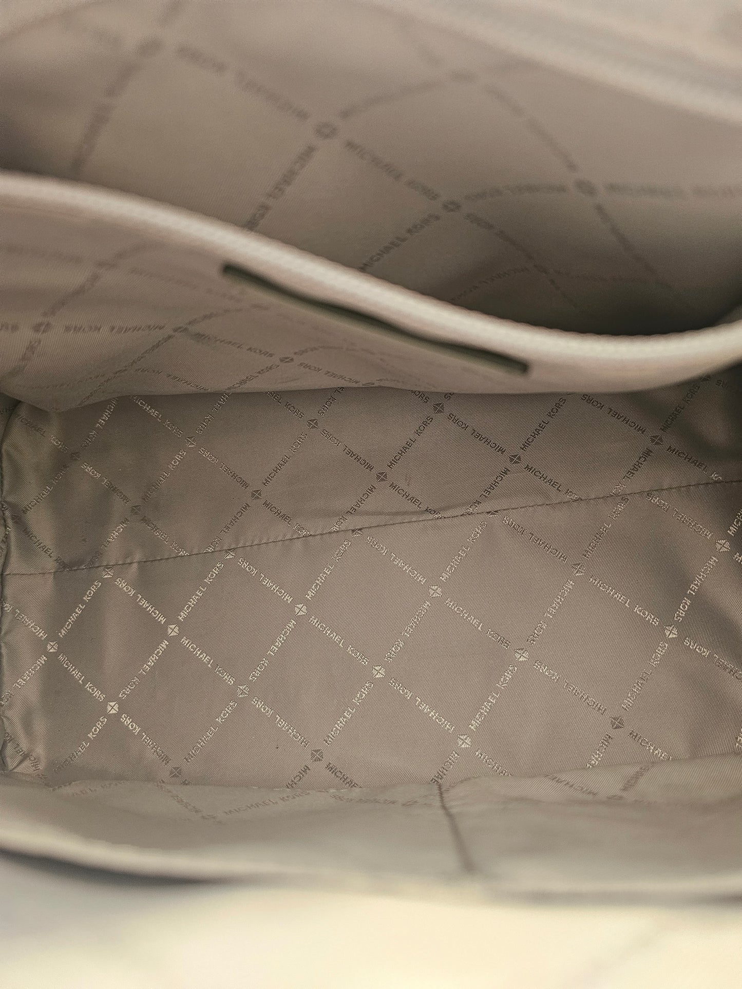 Michael Kors Large Ciara Saffiano Leather Tote Purse Satchel Pearl Gray
