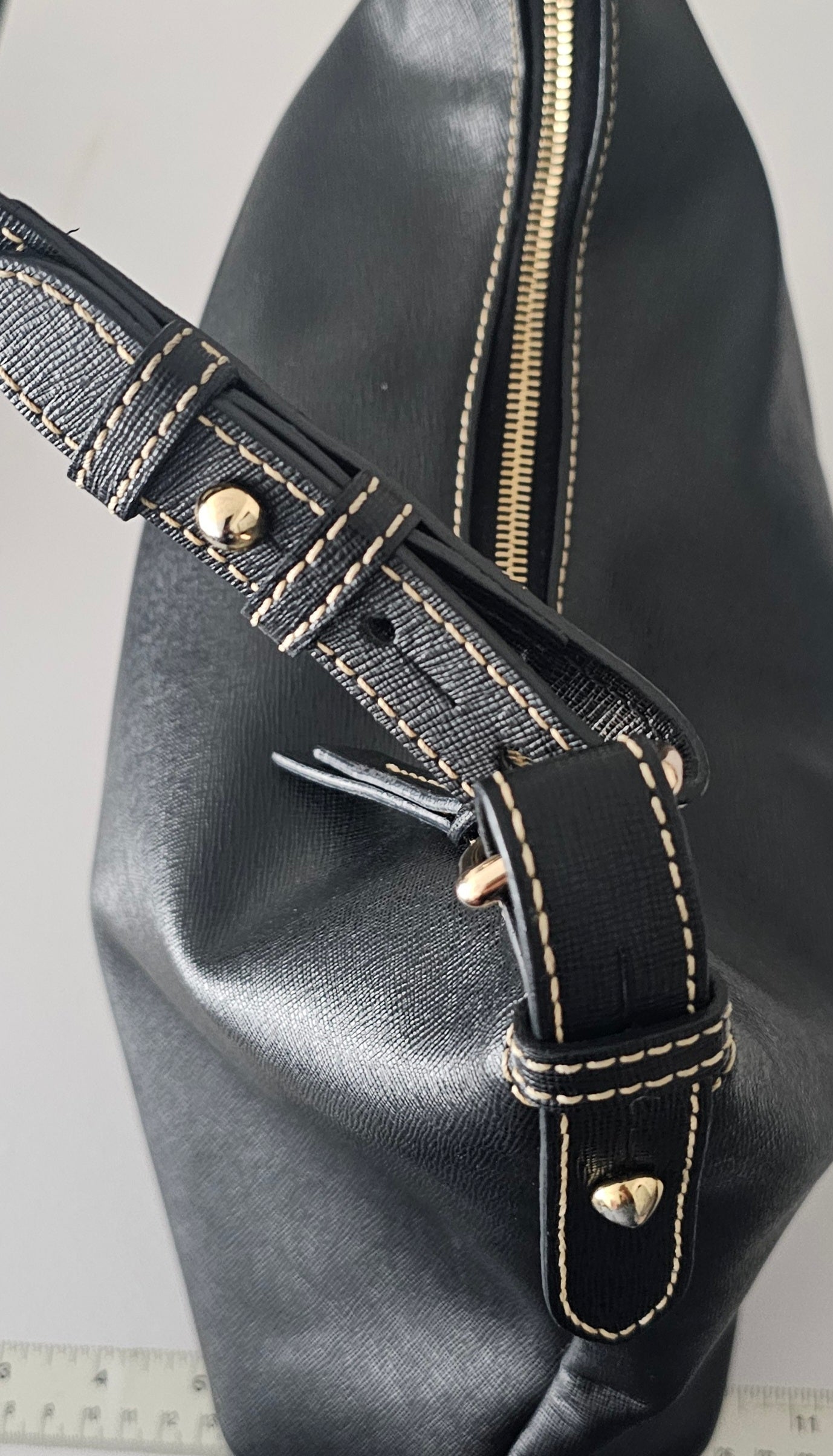 Dooney & Bourke Black smooth leather shoulder bag