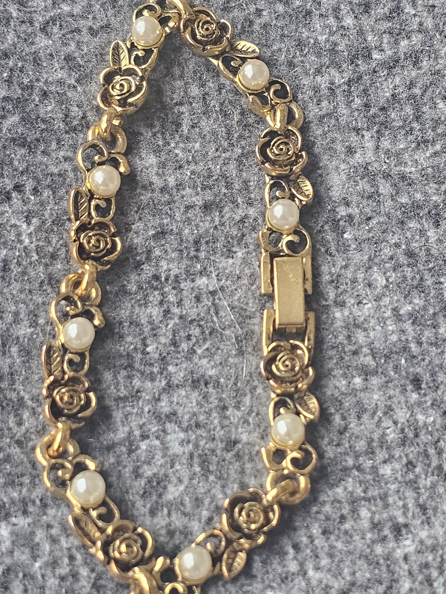 Pearls and roses earrings, necklace and bracelet